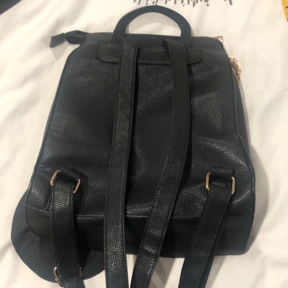 Backpack - Picture 2 of 8